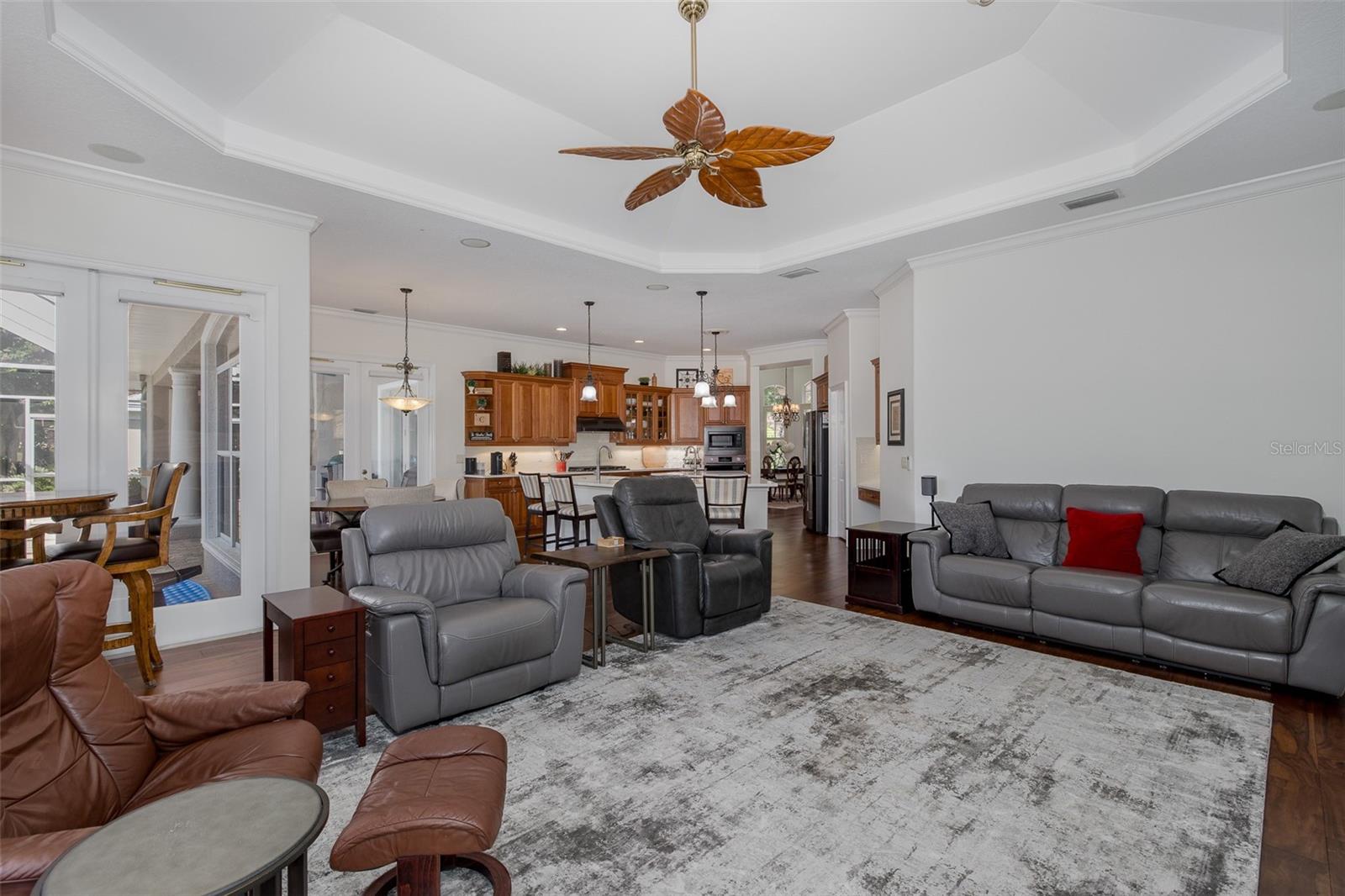 CHAMPIONS CLUB - Residential