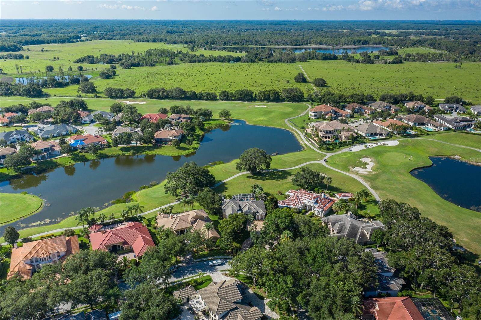 CHAMPIONS CLUB - Residential