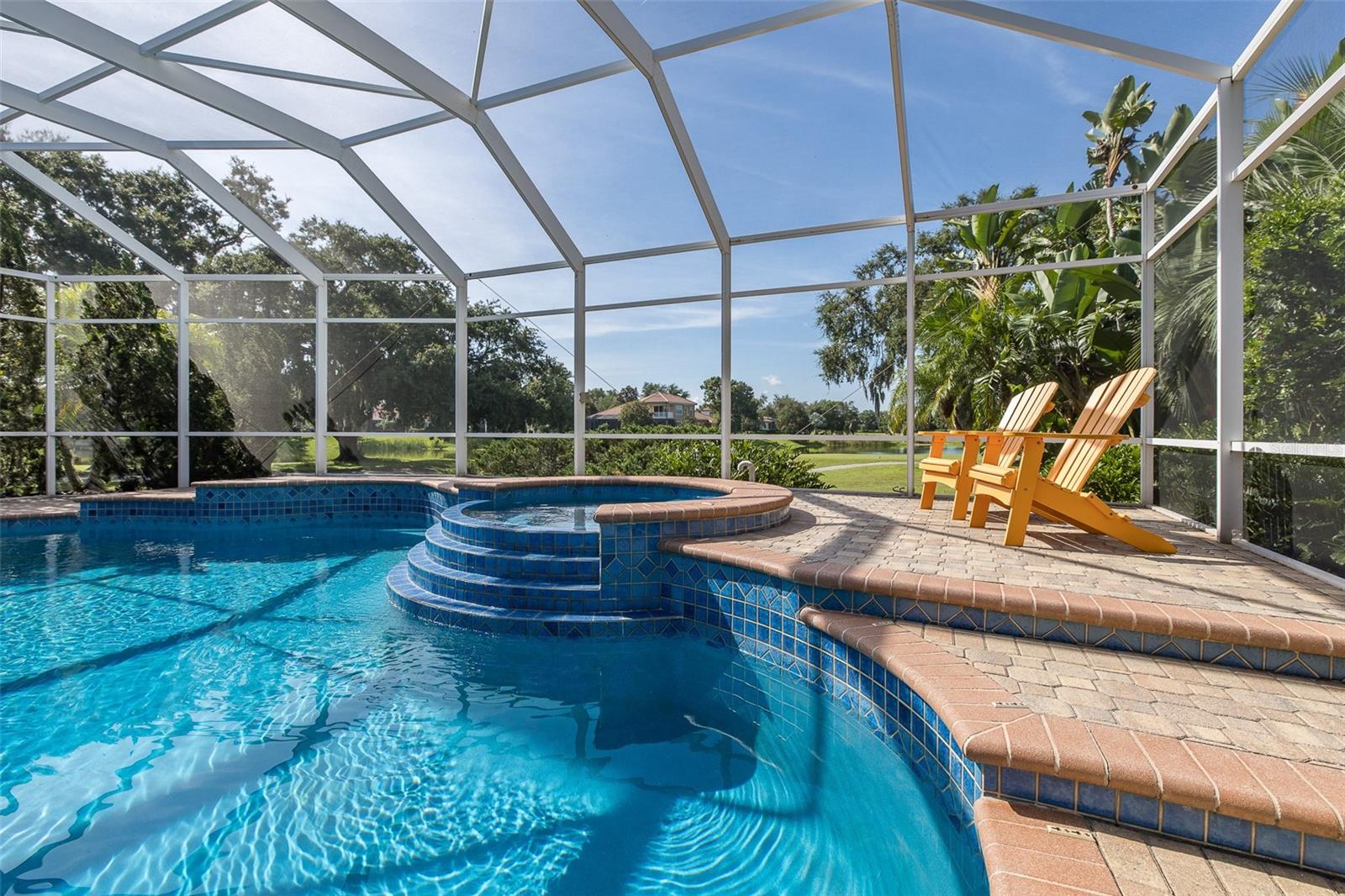 CHAMPIONS CLUB - Residential