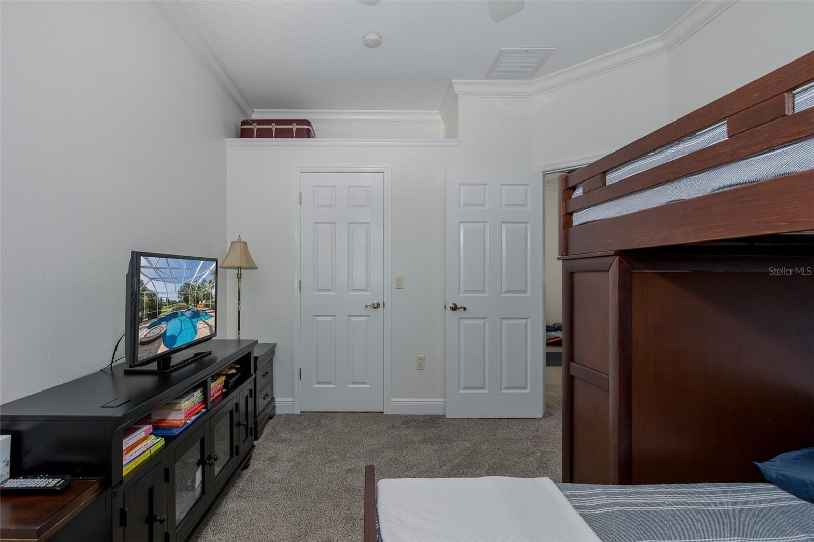 CHAMPIONS CLUB - Residential