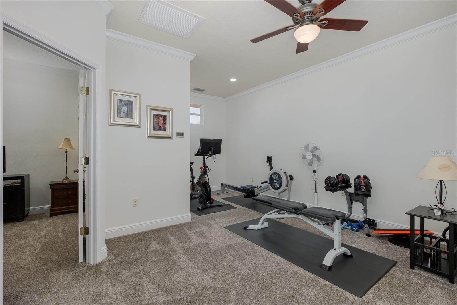 CHAMPIONS CLUB - Residential