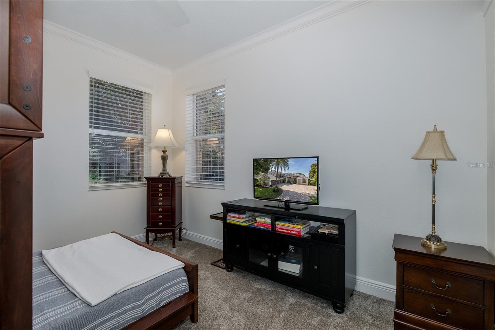 CHAMPIONS CLUB - Residential
