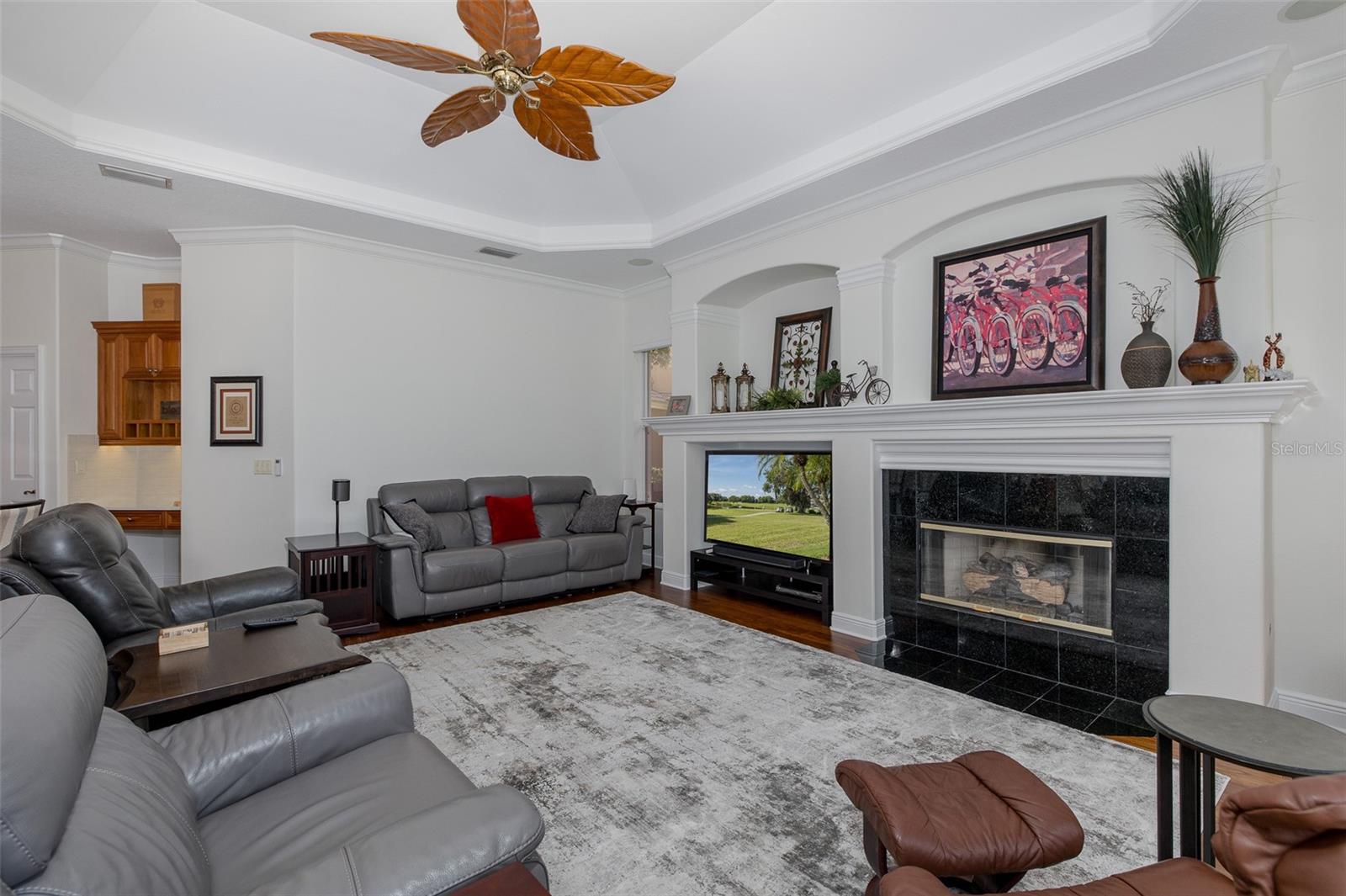 CHAMPIONS CLUB - Residential