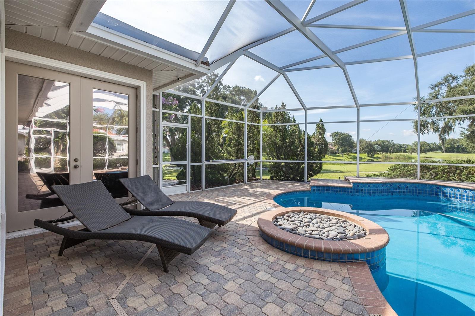 CHAMPIONS CLUB - Residential