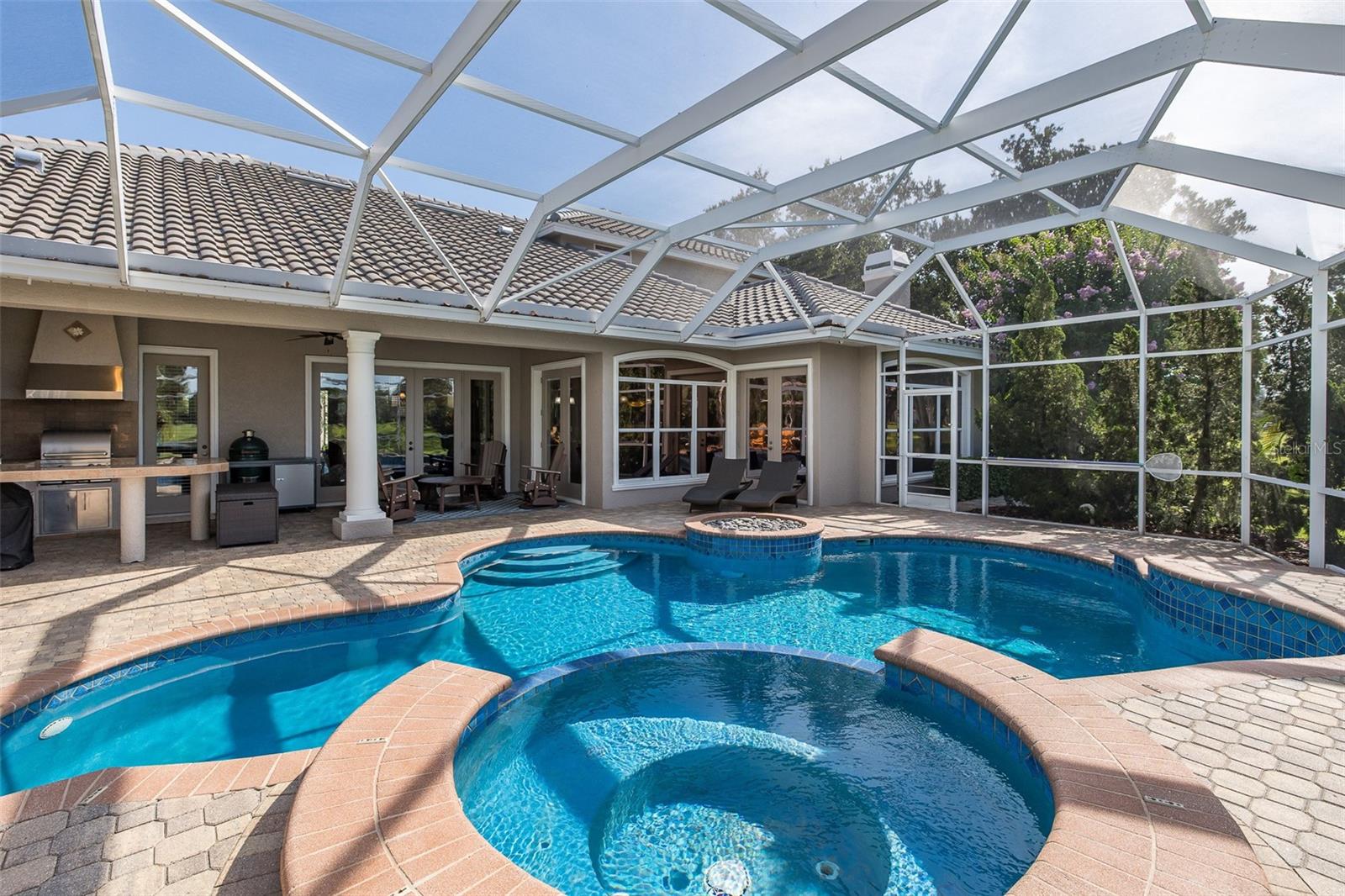 CHAMPIONS CLUB - Residential