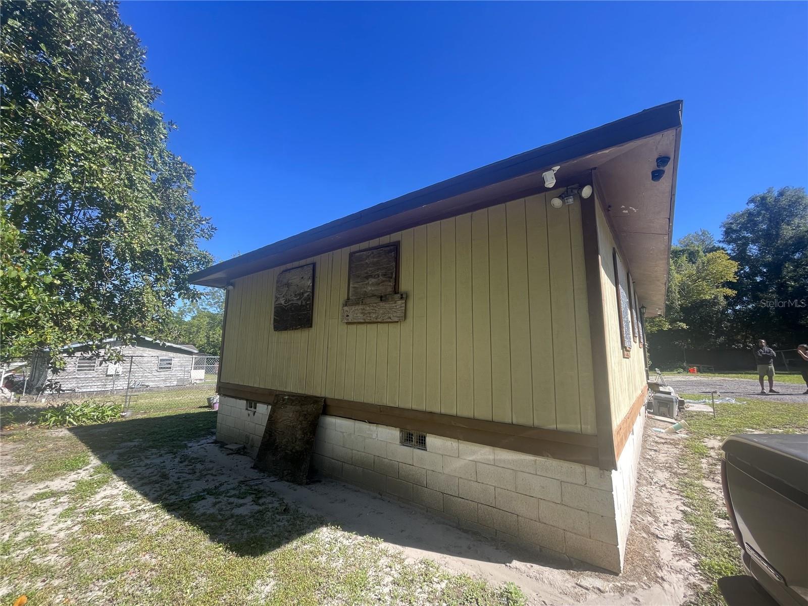 LOCKHARTS - Residential