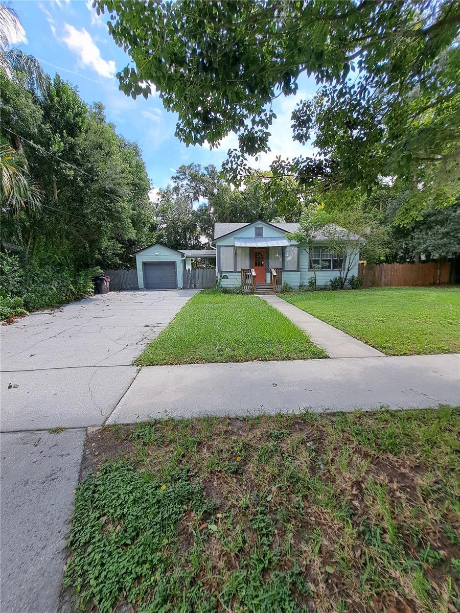 Photo of 533 Lake Como Cir, Orlando, FL 32803 (MLS # O6445418)