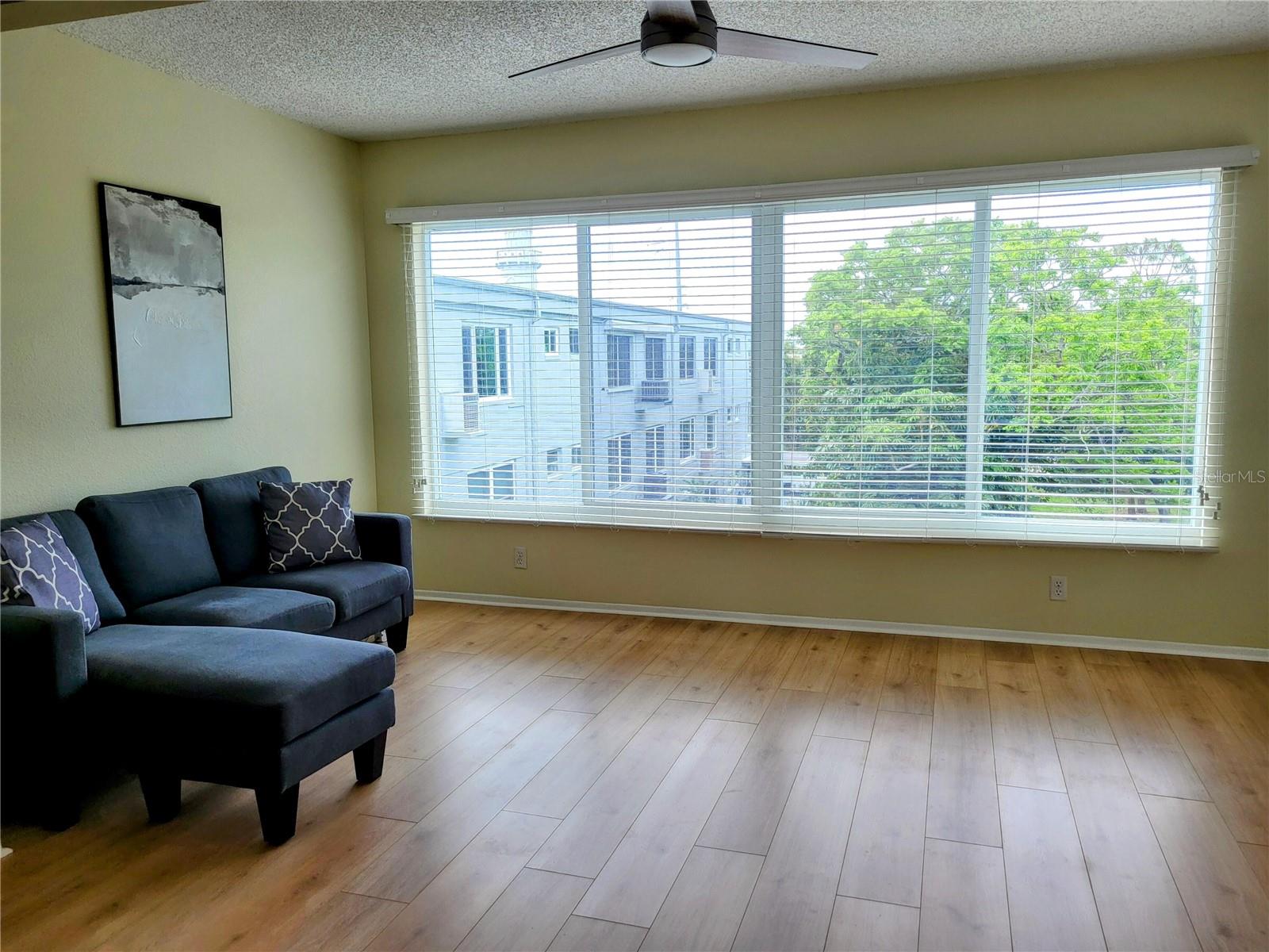 ON TOP OF THE WORLD - Residential