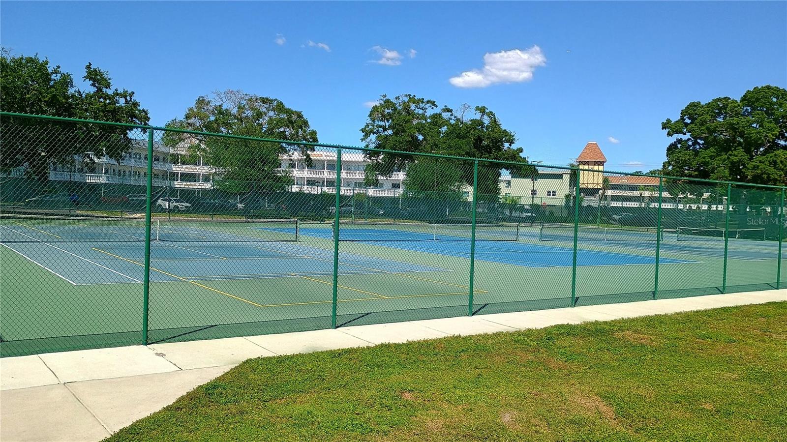 ON TOP OF THE WORLD - Residential