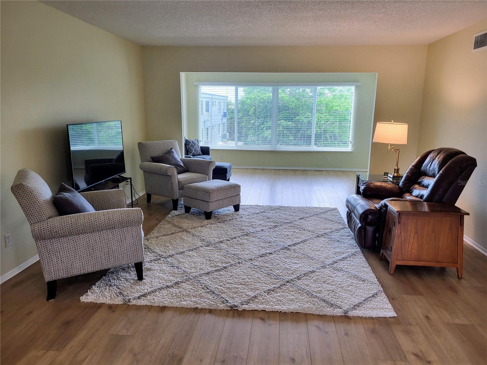 ON TOP OF THE WORLD - Residential