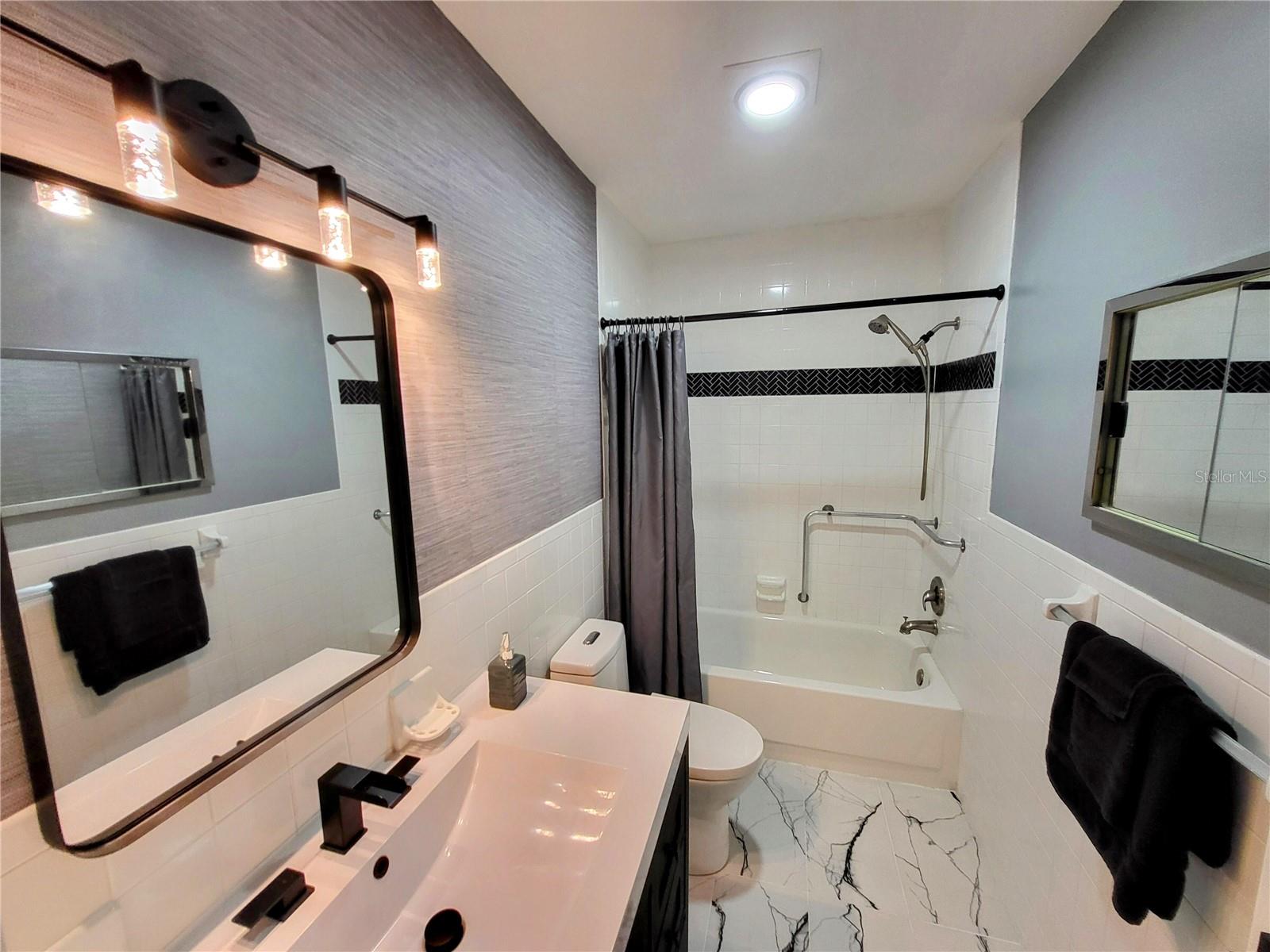 ON TOP OF THE WORLD - Residential