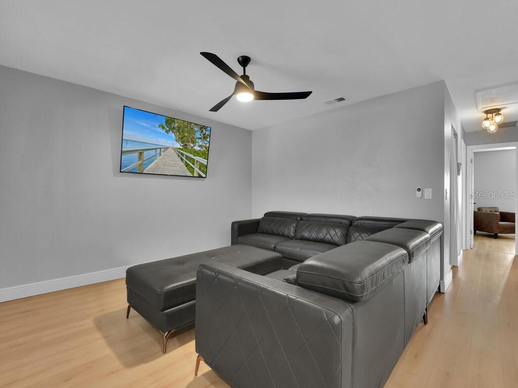 Photo 5 of 20 of 610 SW 47TH TERRACE 2 condo