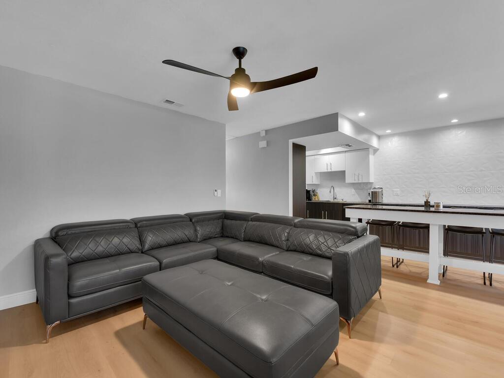 Photo 6 of 20 of 610 SW 47TH TERRACE 2 condo