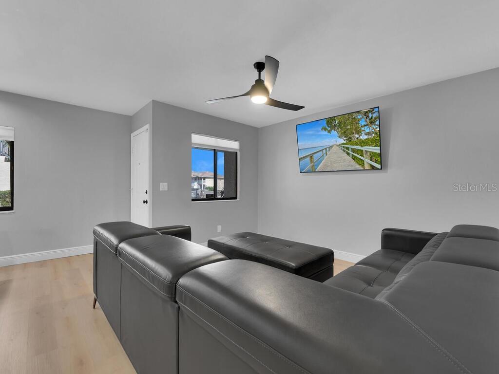 Photo 4 of 20 of 610 SW 47TH TERRACE 2 condo