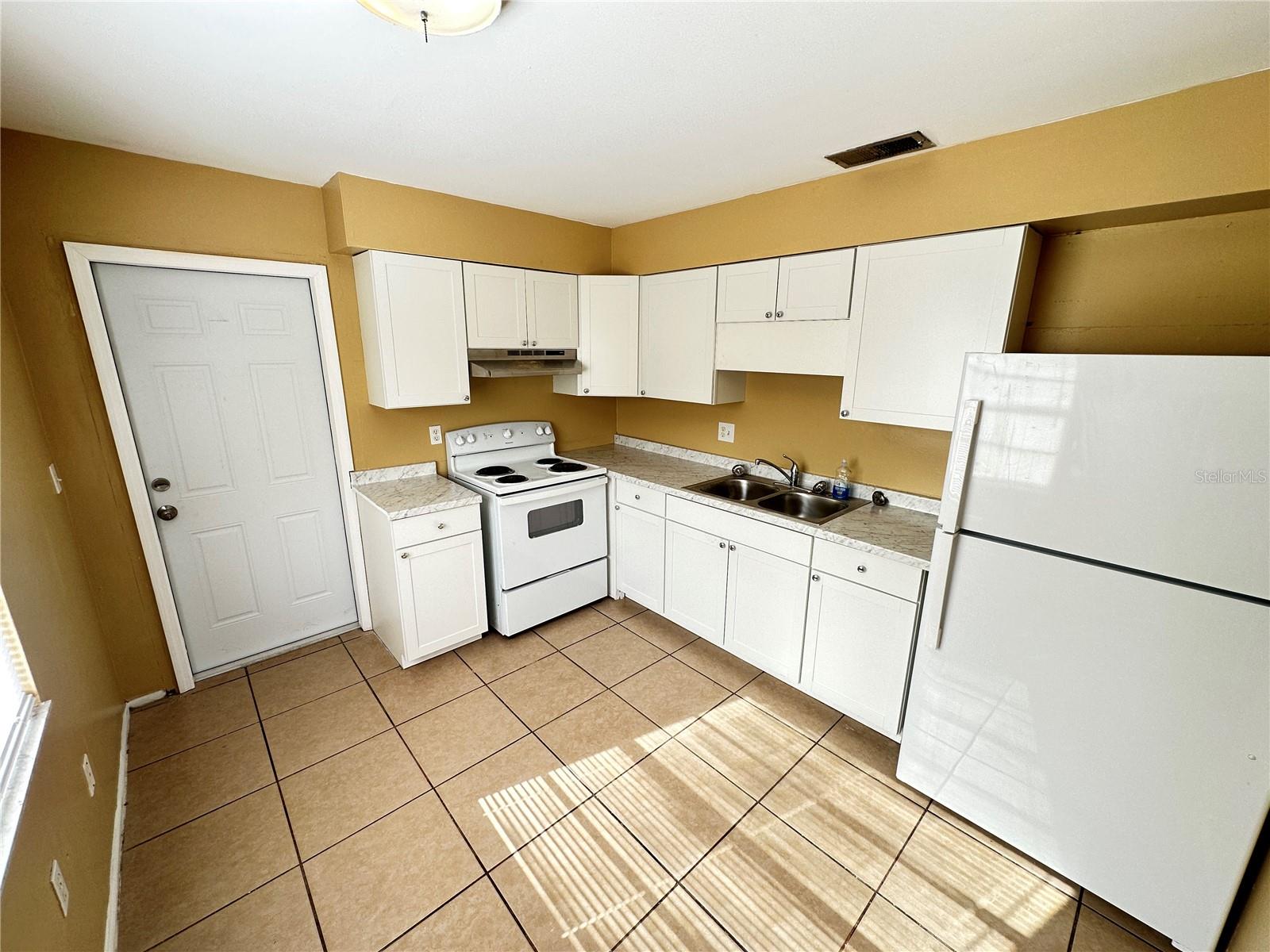 HOLIDAY HTS - Residential Lease