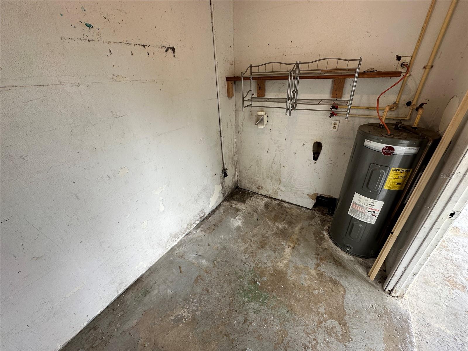 HOLIDAY HTS - Residential Lease