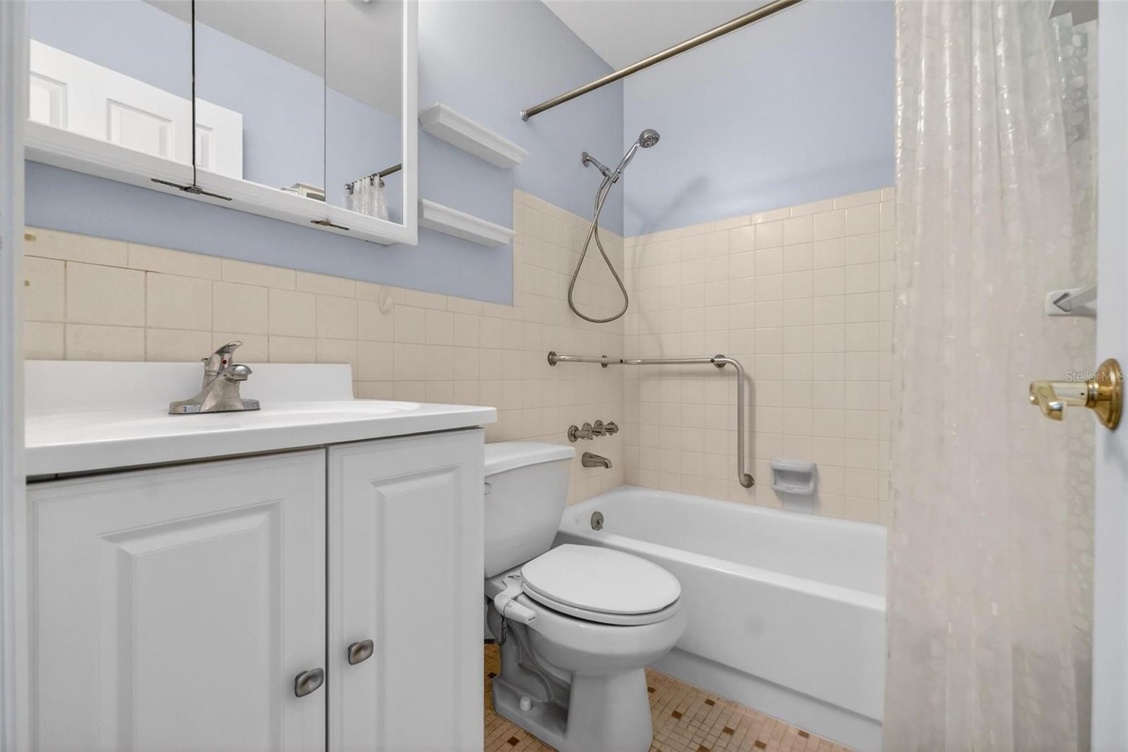 ON TOP OF THE WORLD - Residential