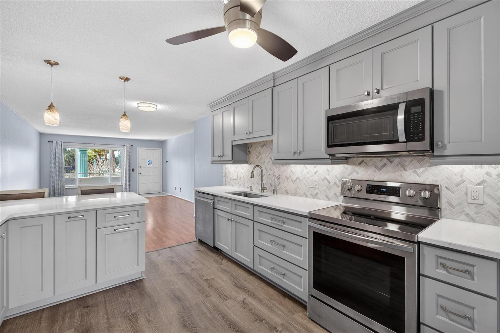 ON TOP OF THE WORLD - Residential