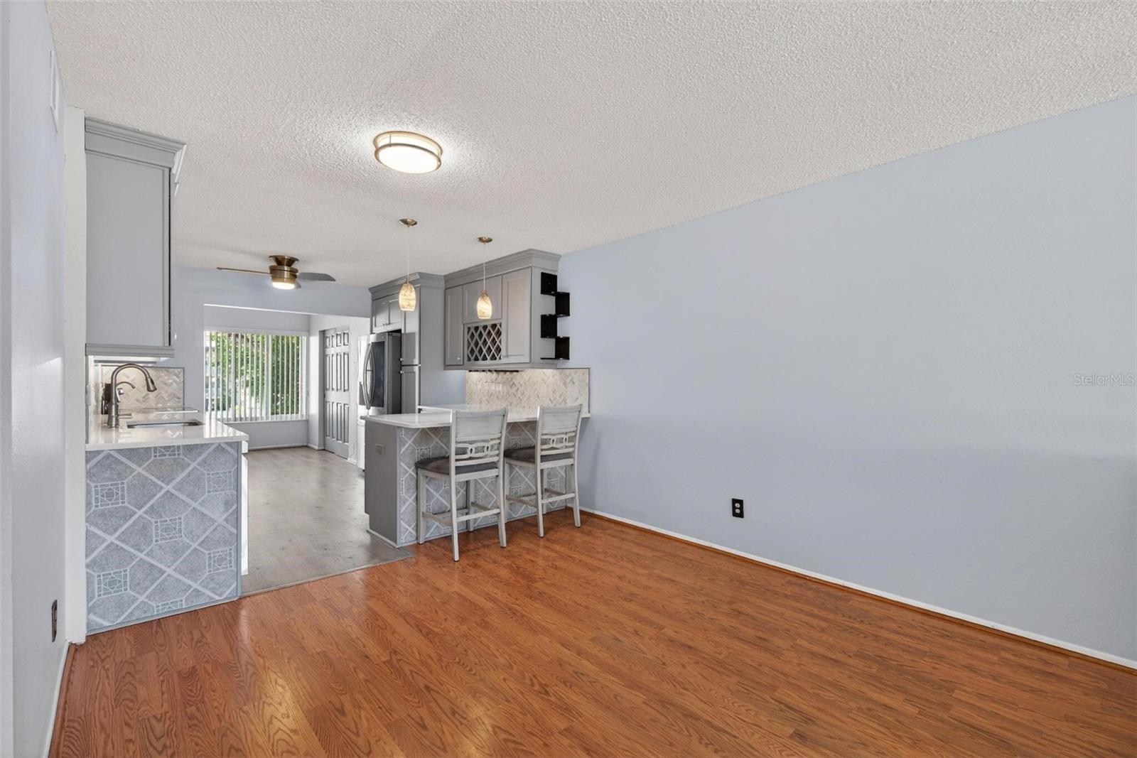 ON TOP OF THE WORLD - Residential