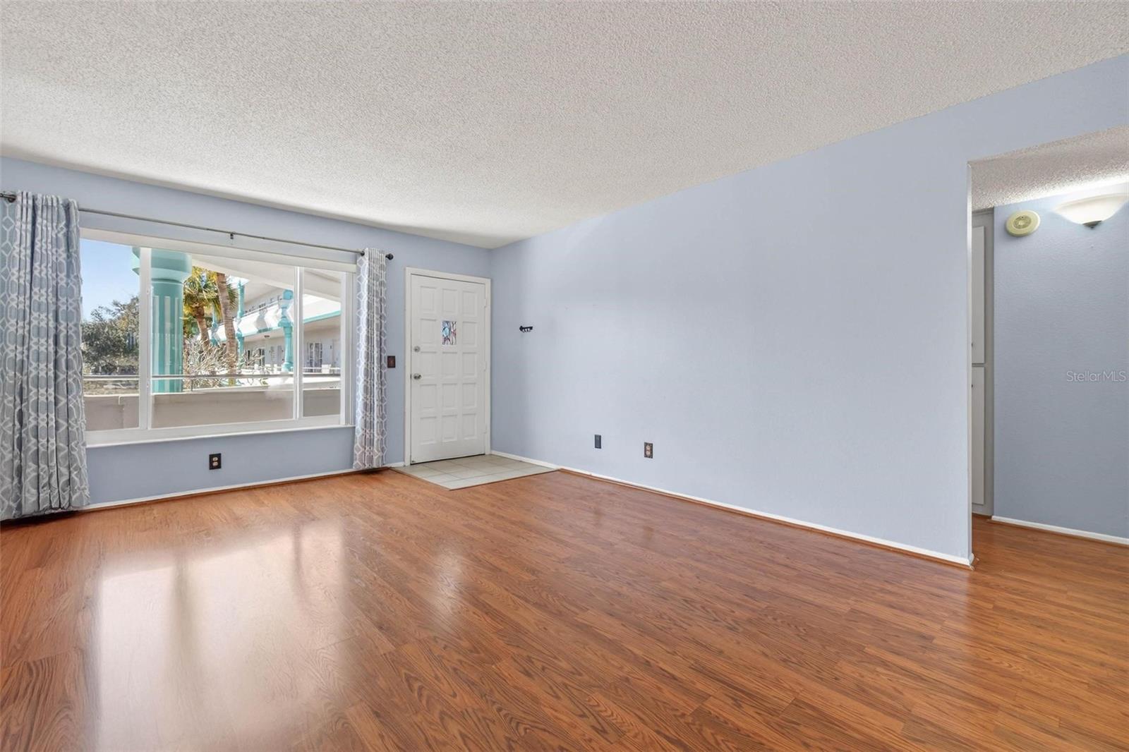 ON TOP OF THE WORLD - Residential