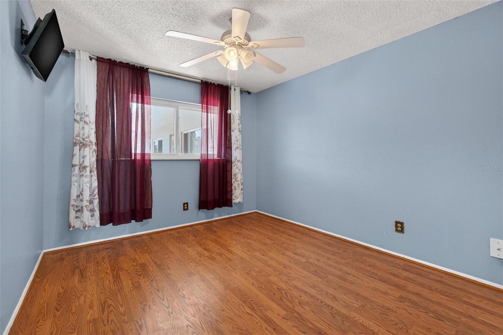 ON TOP OF THE WORLD - Residential