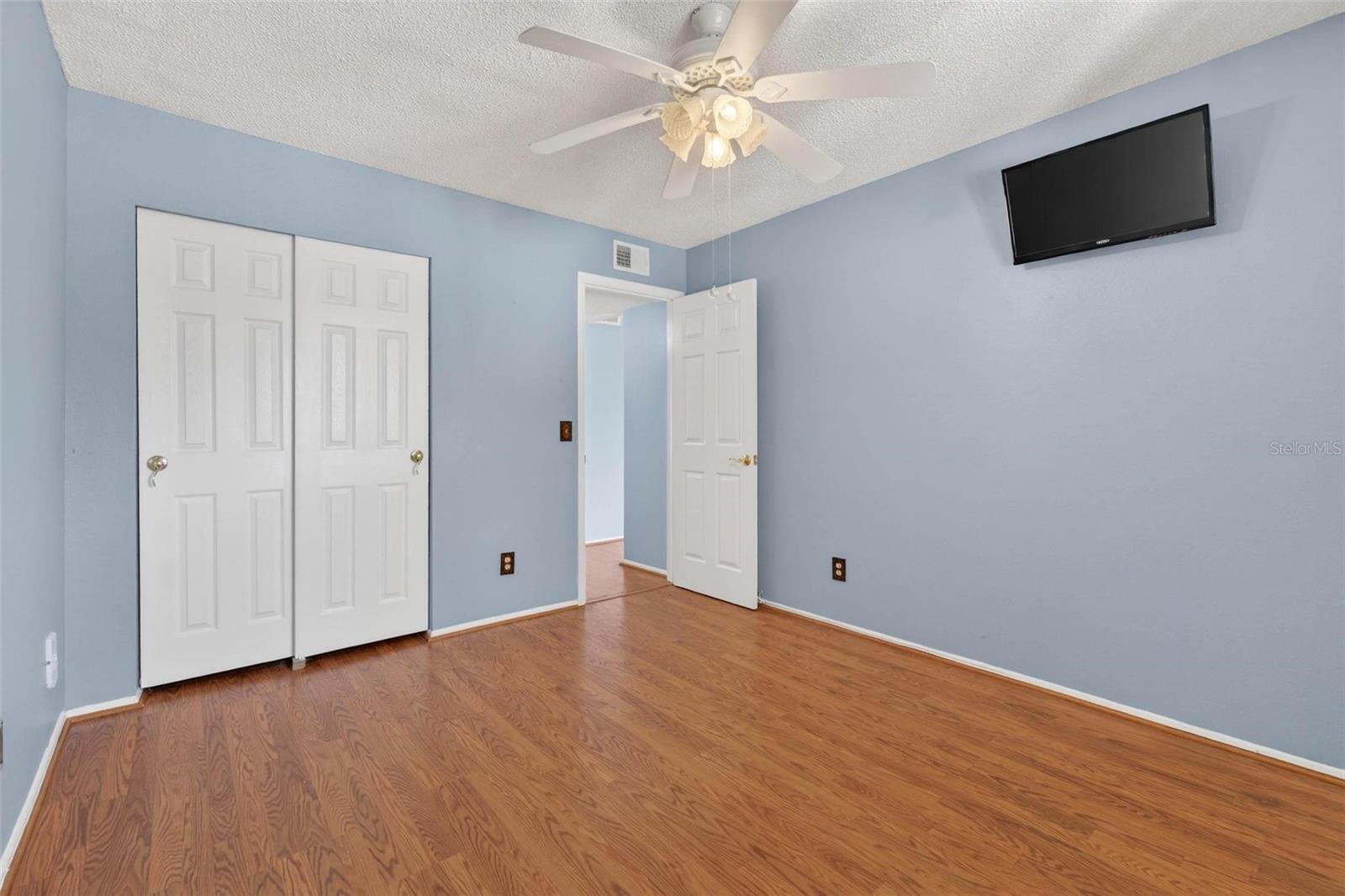 ON TOP OF THE WORLD - Residential