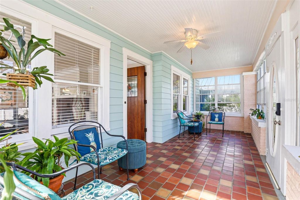 Photo of 210 15th Avenue N, St Petersburg, FL 33704 (MLS # TB8483215)