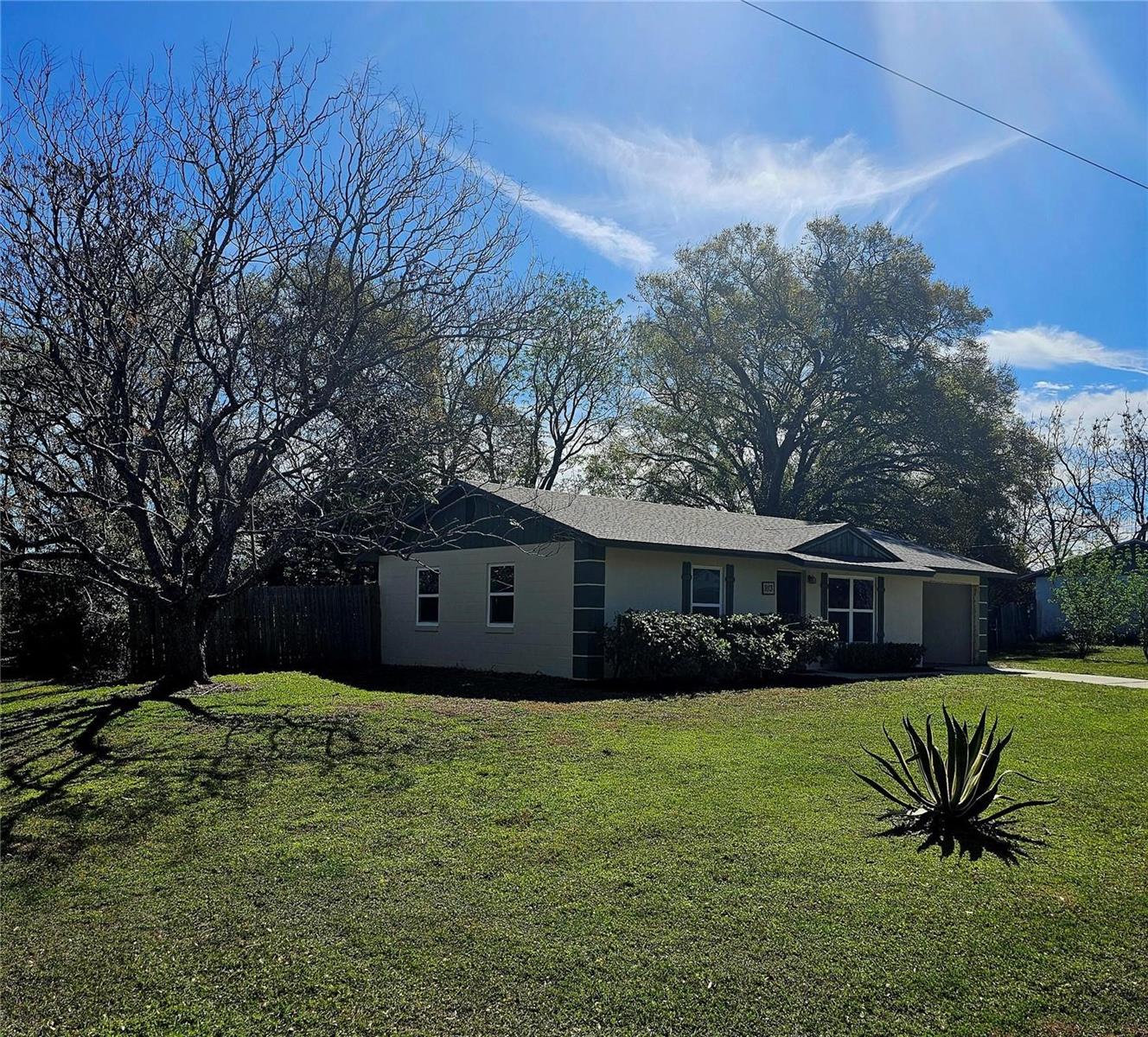 LADY LAKE APRIL HILLS - Residential Lease