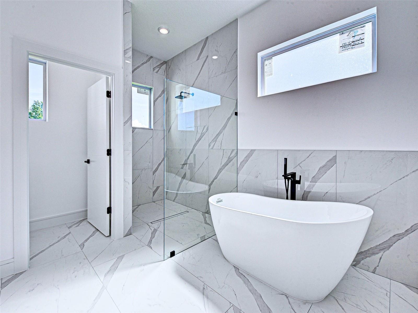 ROTONDA LAKES - Residential