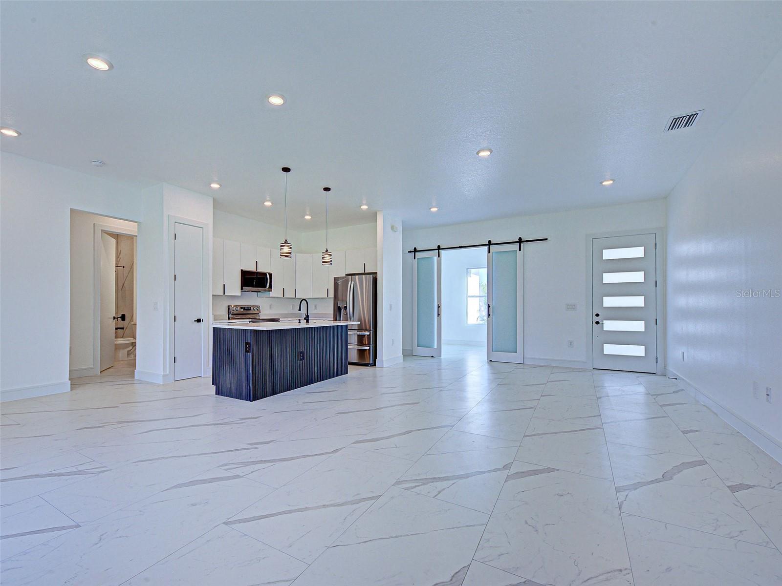 ROTONDA LAKES - Residential