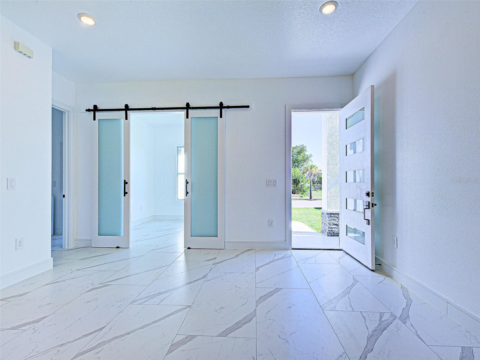 ROTONDA LAKES - Residential