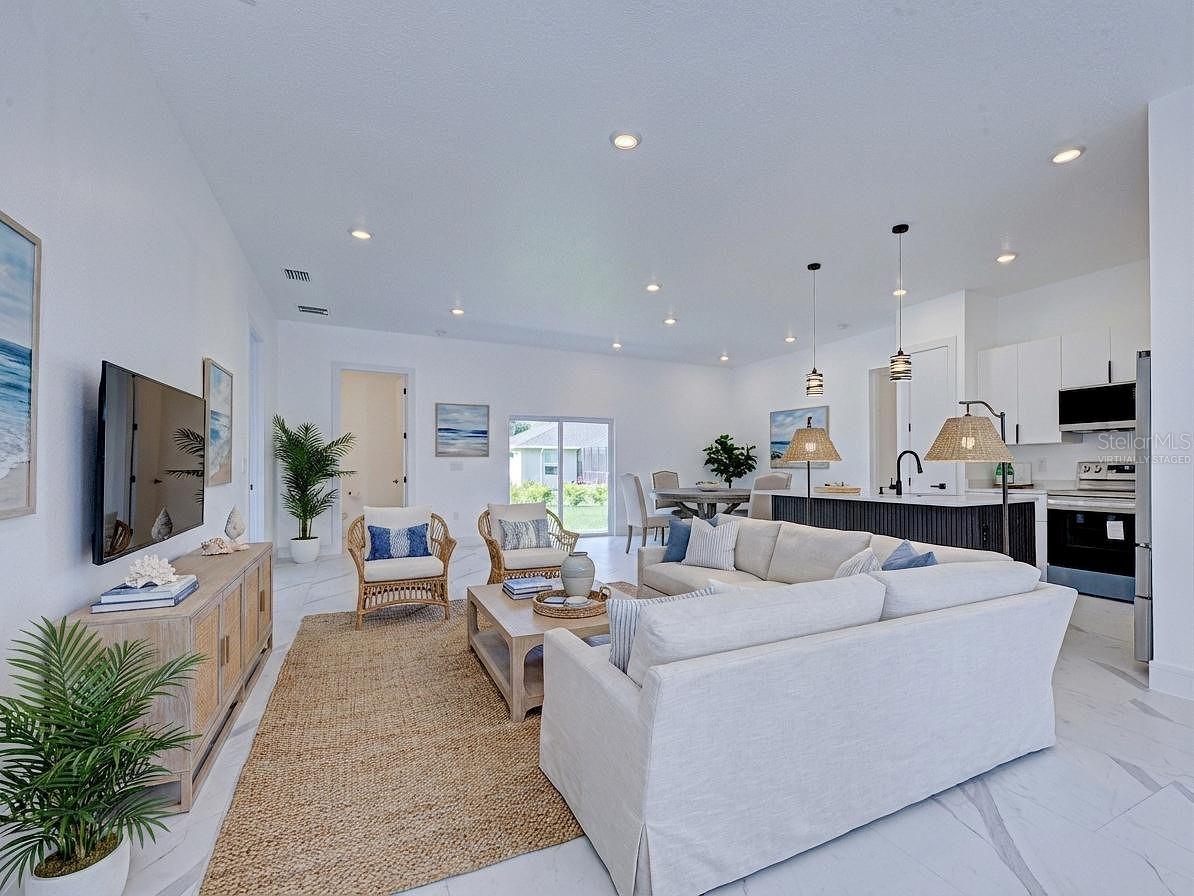 ROTONDA LAKES - Residential