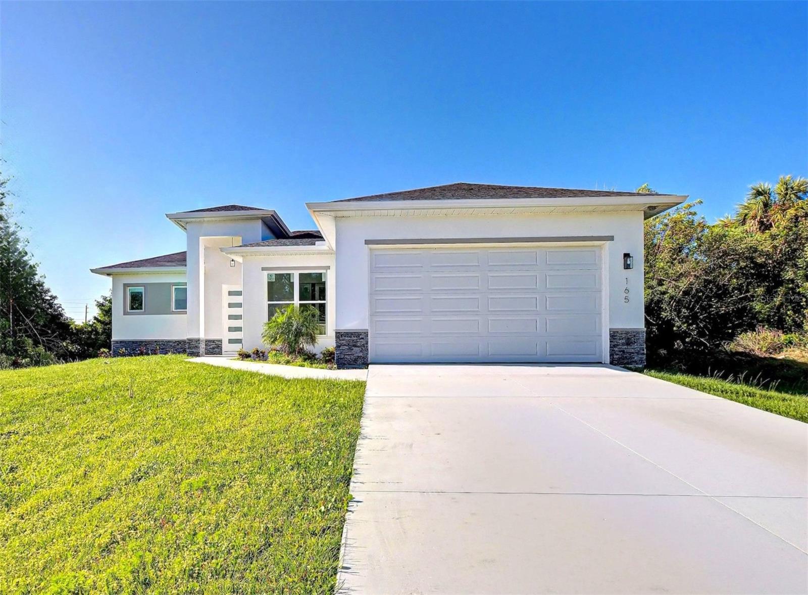 ROTONDA LAKES - Residential