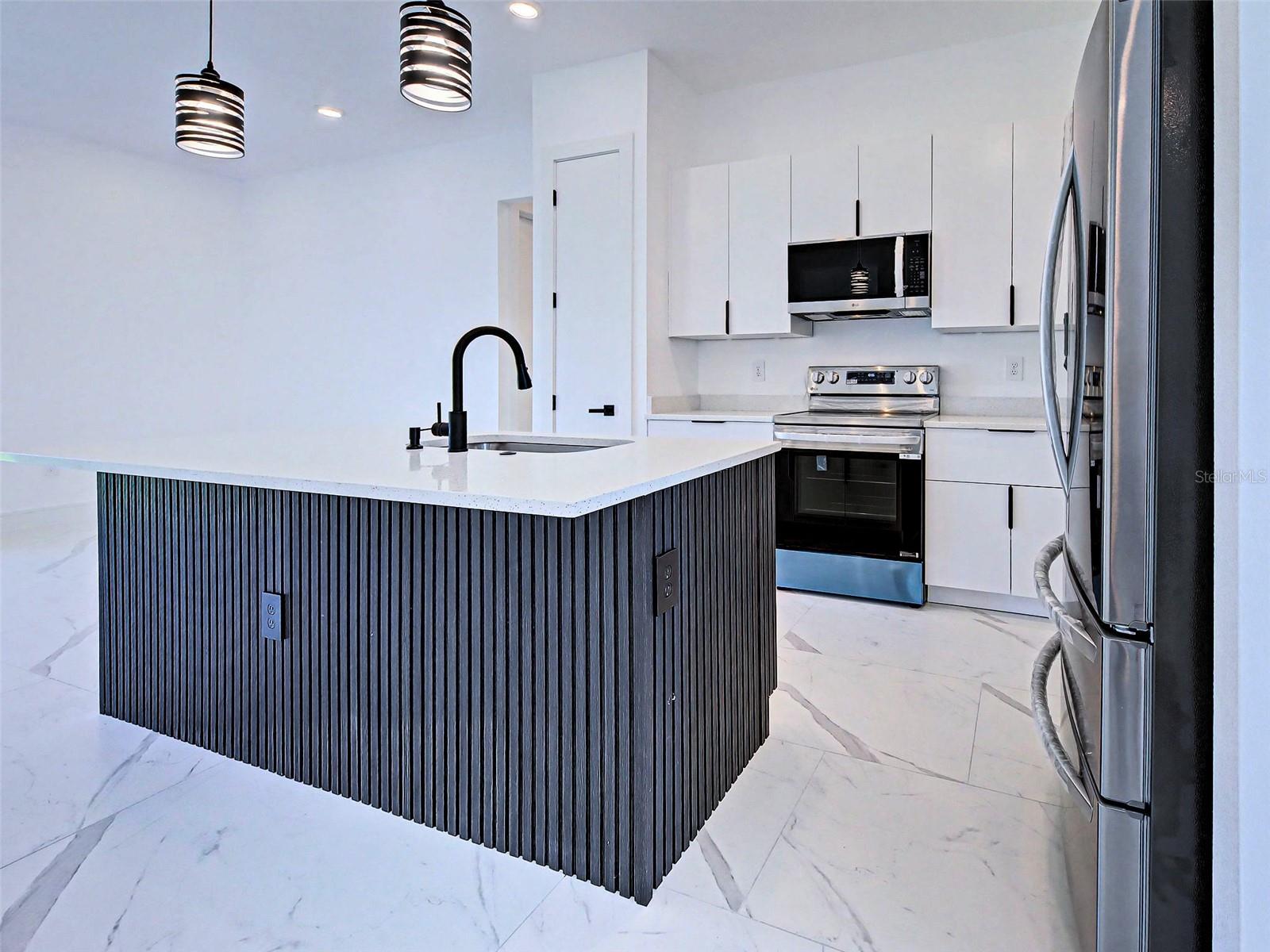 ROTONDA LAKES - Residential