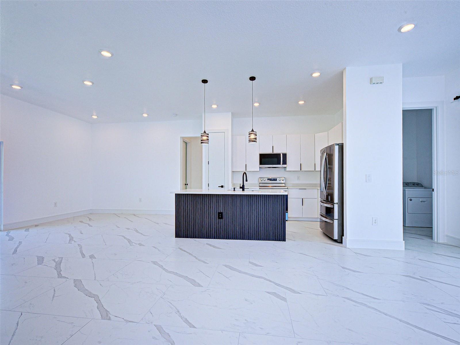 ROTONDA LAKES - Residential