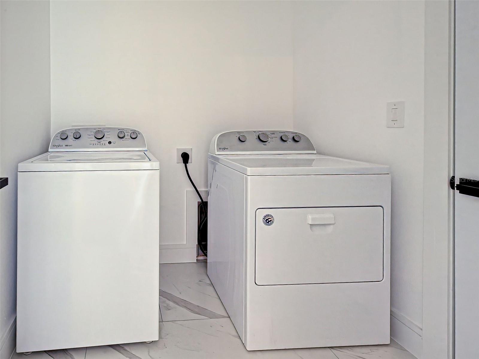 ROTONDA LAKES - Residential