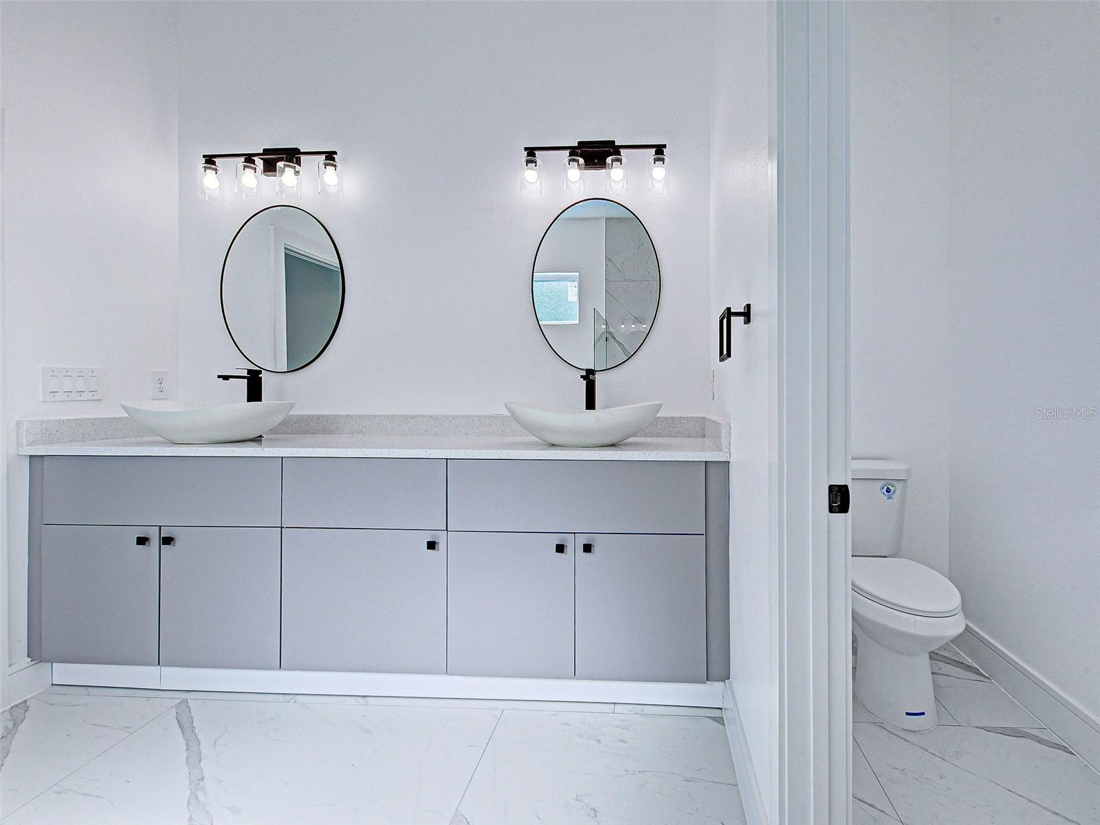 ROTONDA LAKES - Residential