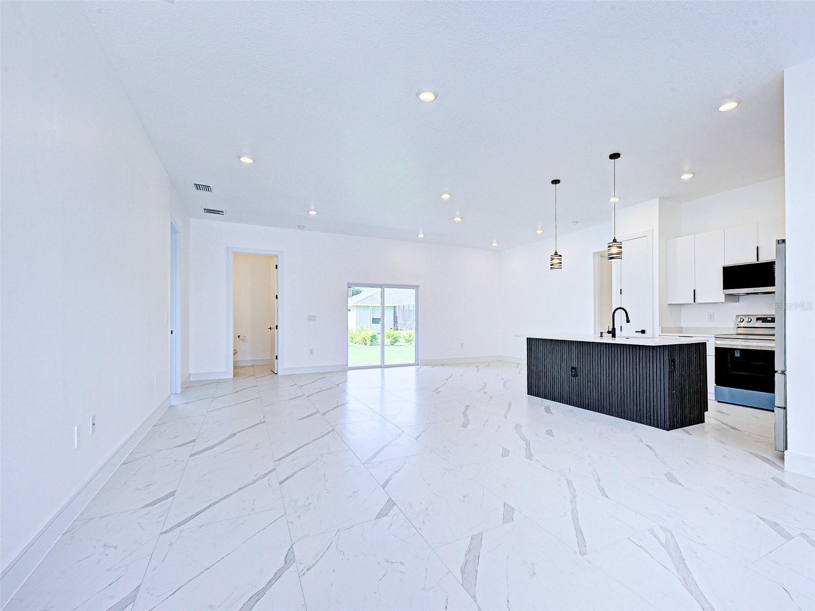 ROTONDA LAKES - Residential