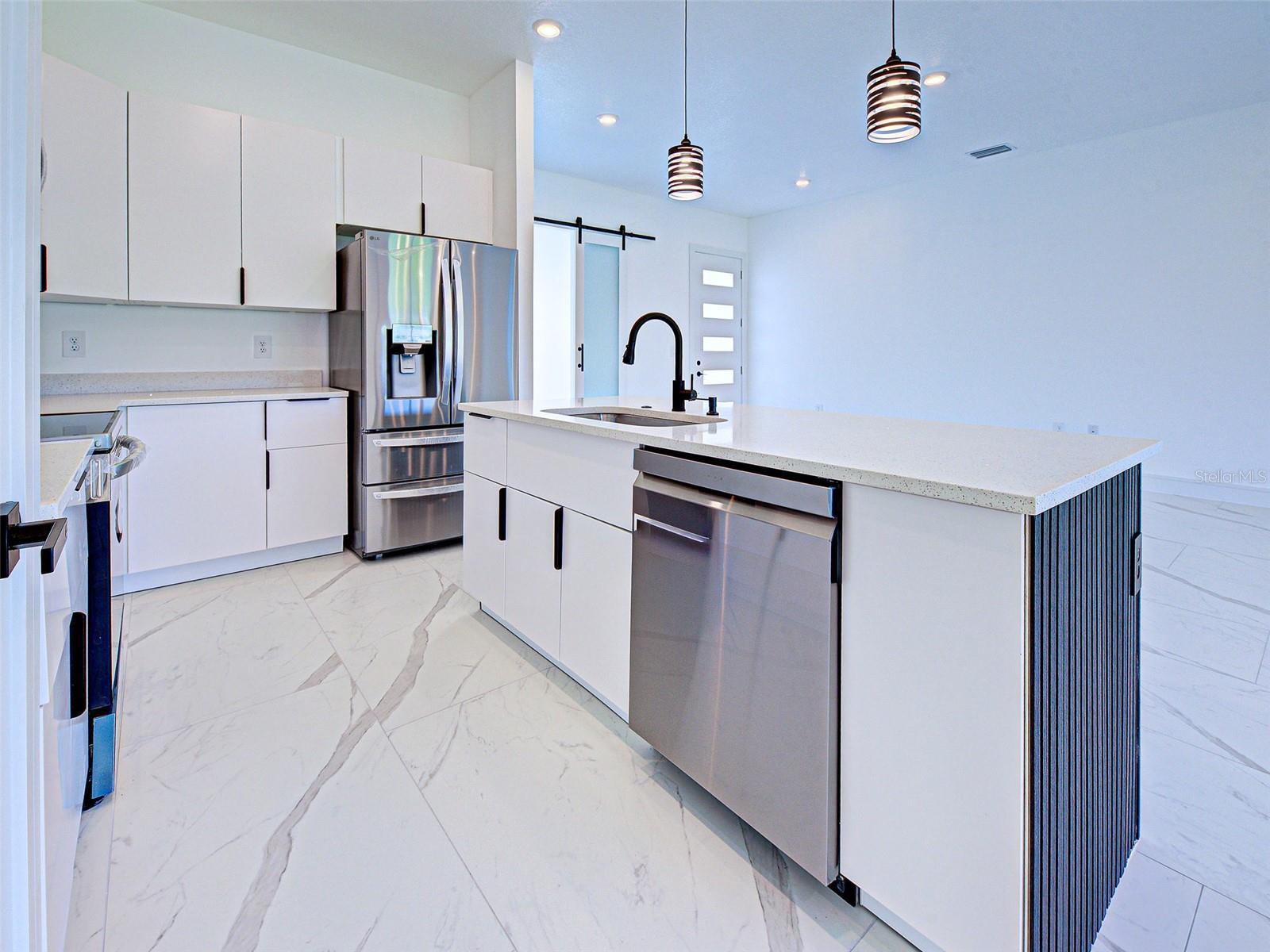 ROTONDA LAKES - Residential