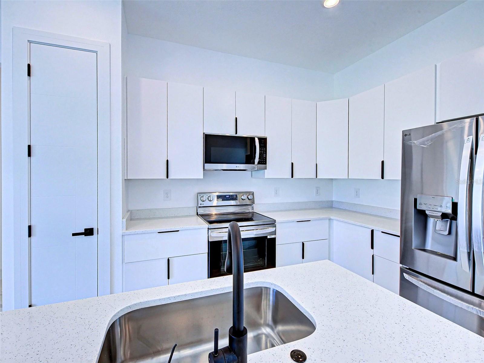 ROTONDA LAKES - Residential