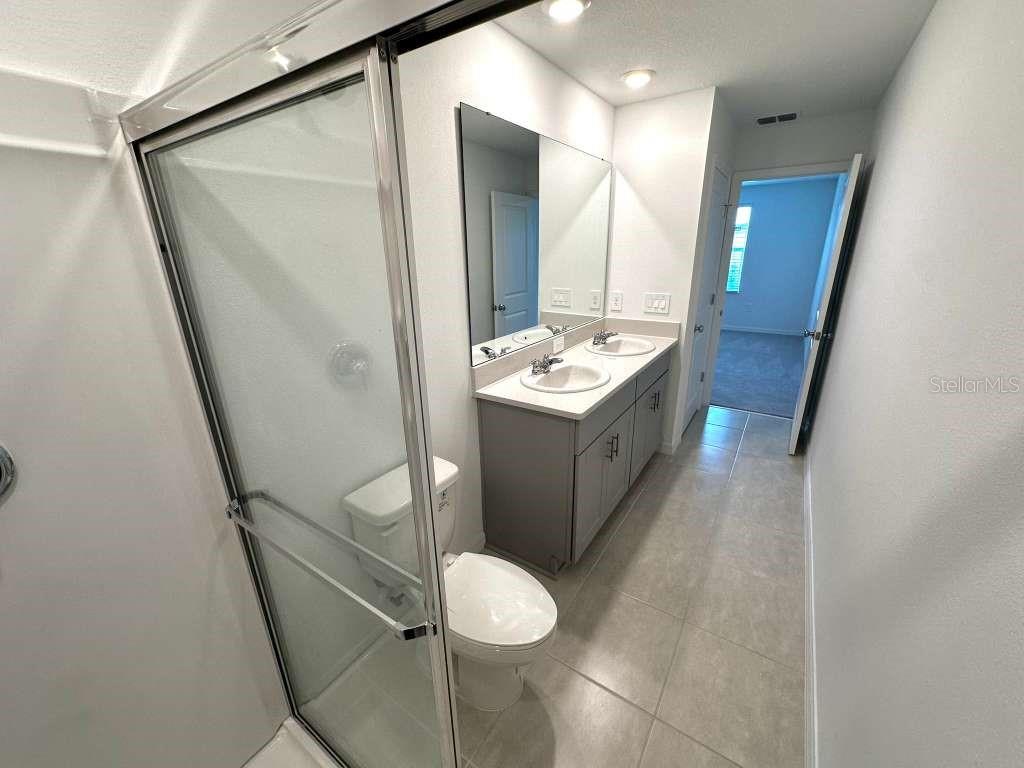 THE TOWNHOMES AT WESTVIEW - Residential Lease