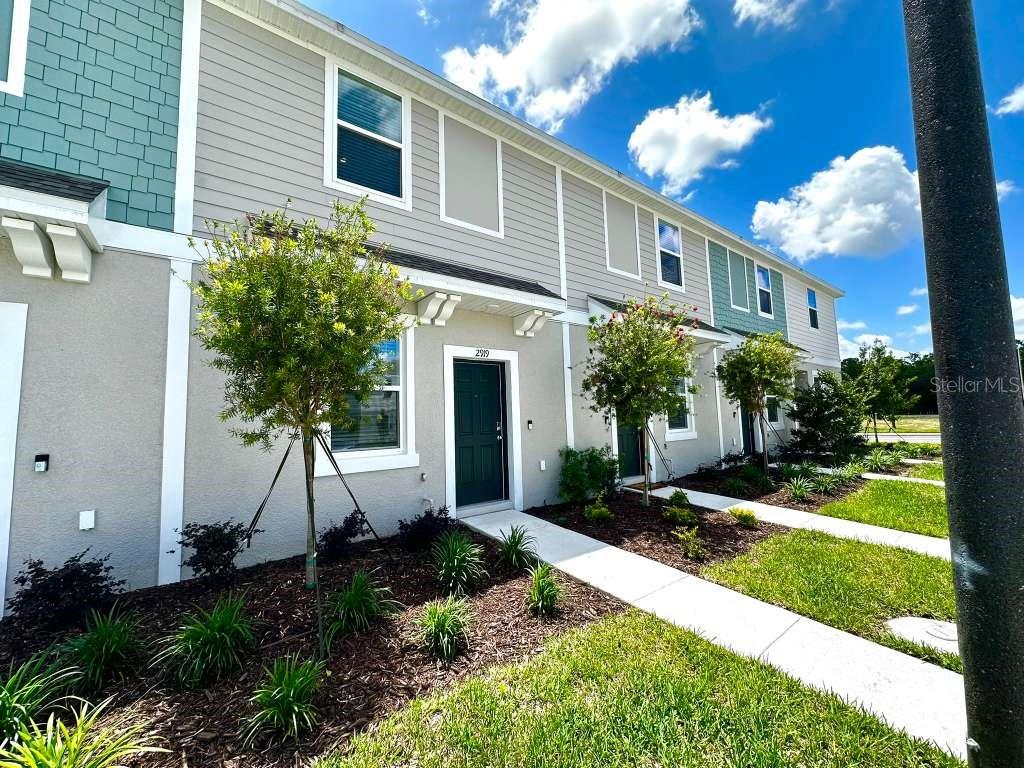 THE TOWNHOMES AT WESTVIEW - Residential Lease
