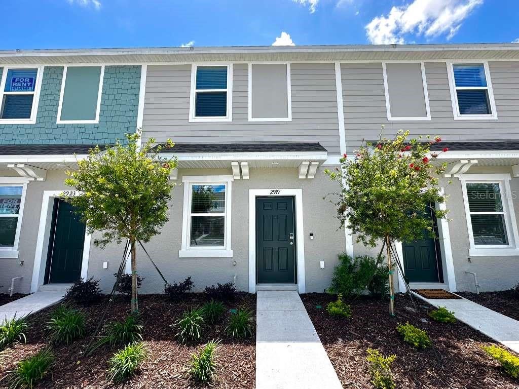 THE TOWNHOMES AT WESTVIEW - Residential Lease