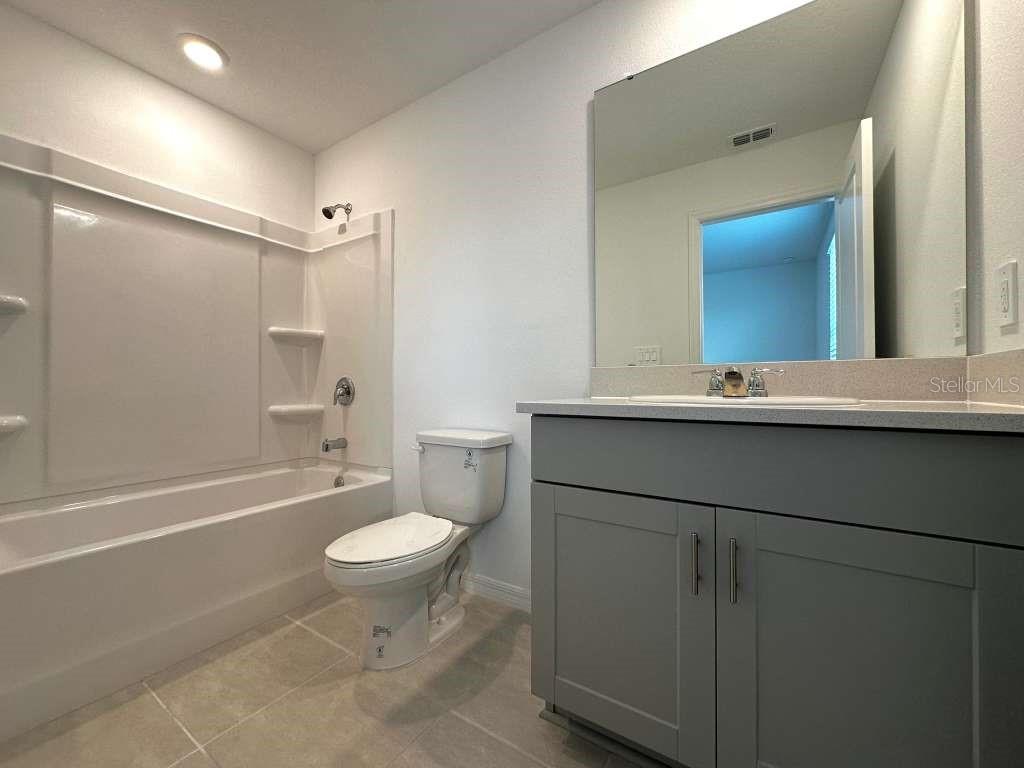 THE TOWNHOMES AT WESTVIEW - Residential Lease