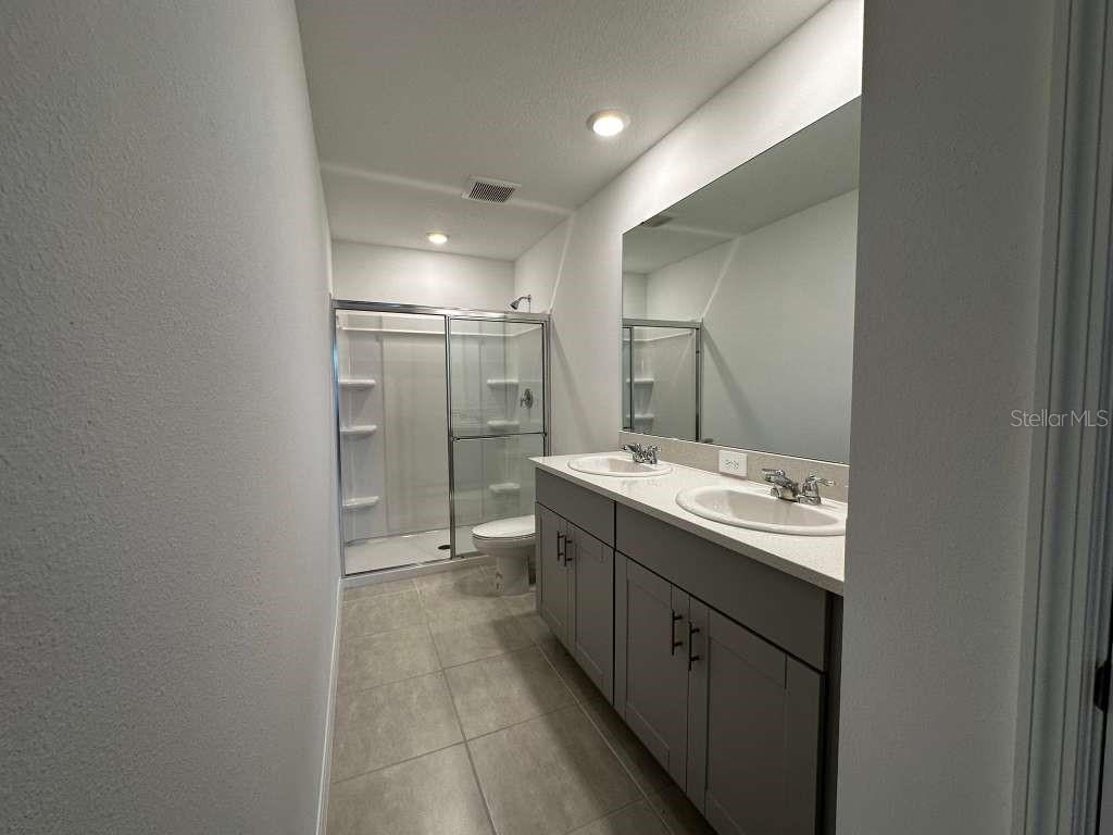 THE TOWNHOMES AT WESTVIEW - Residential Lease