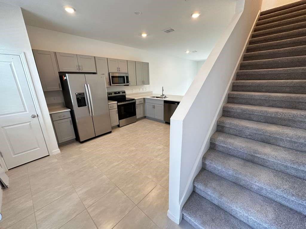 THE TOWNHOMES AT WESTVIEW - Residential Lease