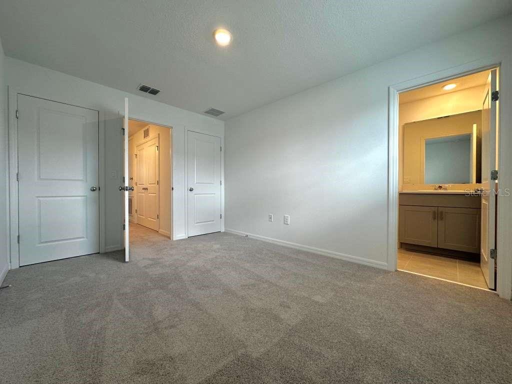 THE TOWNHOMES AT WESTVIEW - Residential Lease