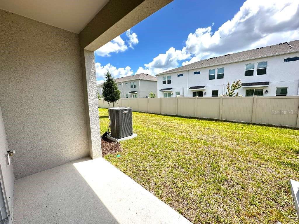 THE TOWNHOMES AT WESTVIEW - Residential Lease