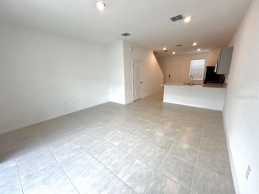 THE TOWNHOMES AT WESTVIEW - Residential Lease