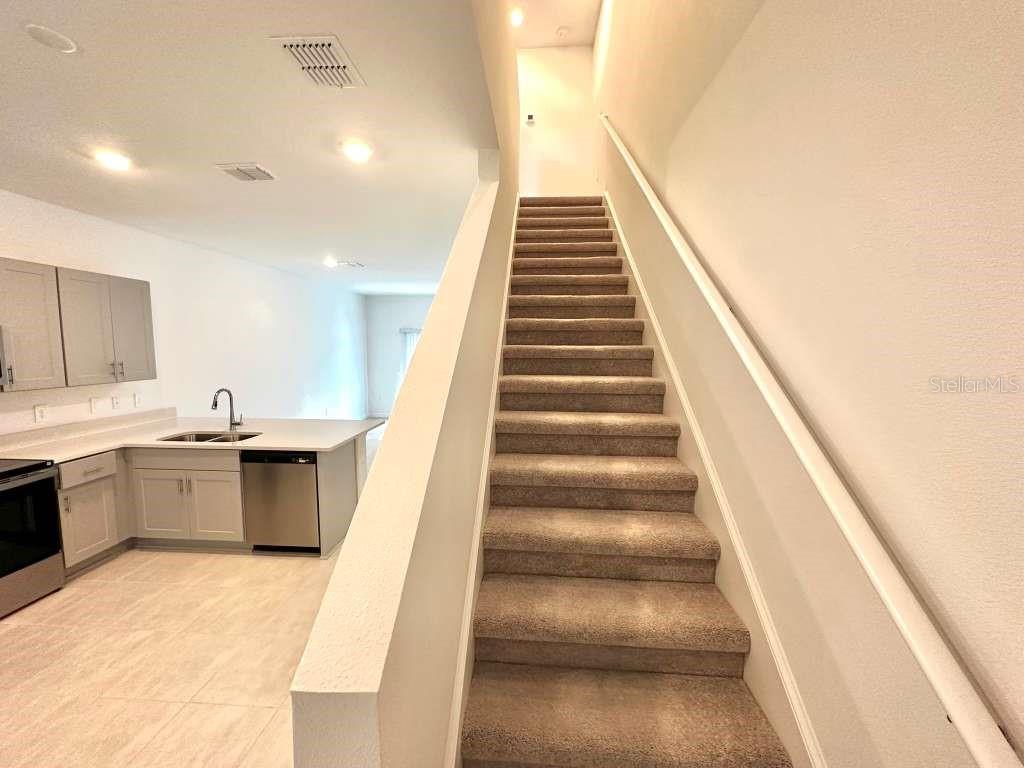THE TOWNHOMES AT WESTVIEW - Residential Lease